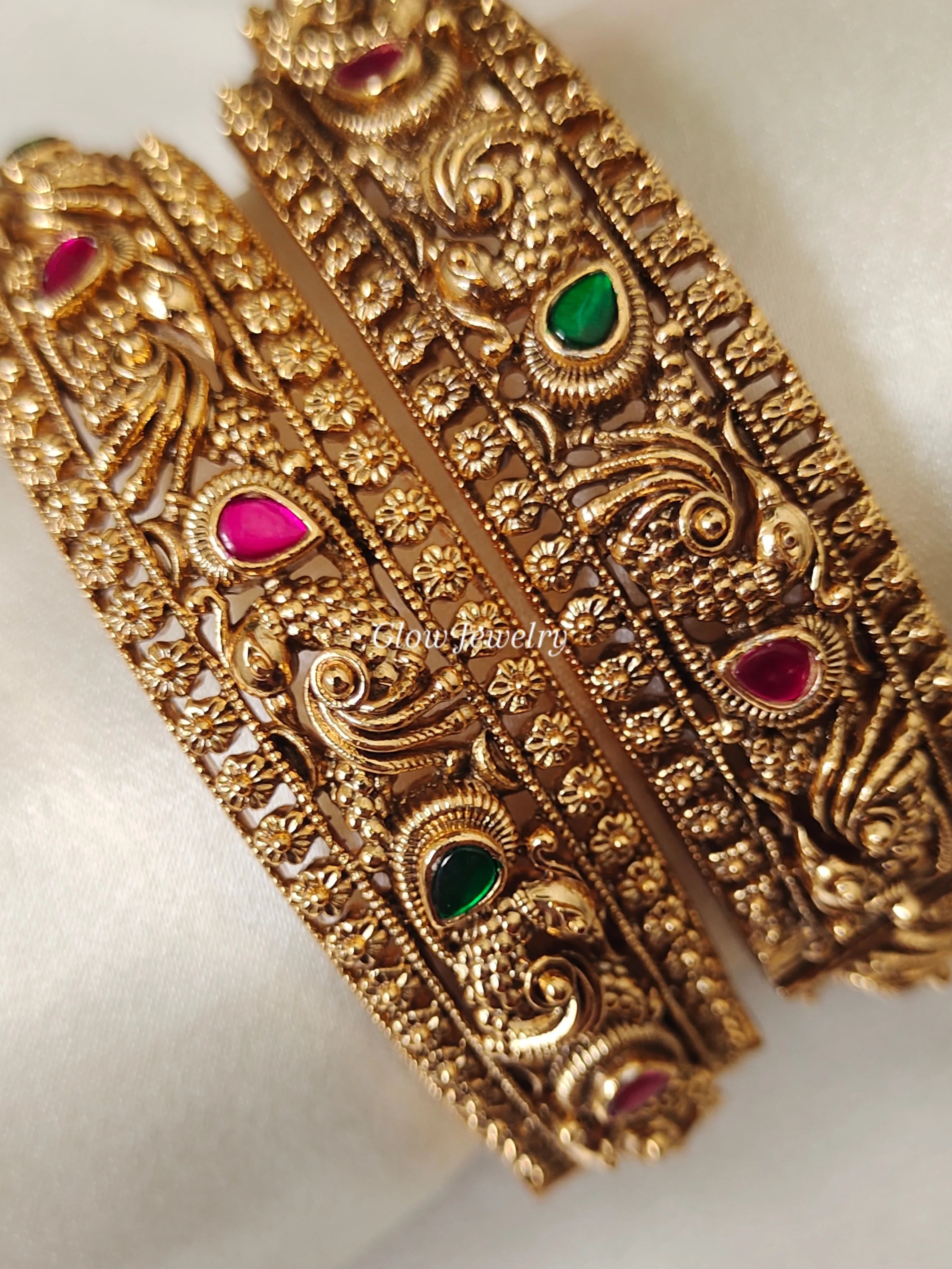 Premium Quality Antique Screw Type Gold Look Alike Bangles