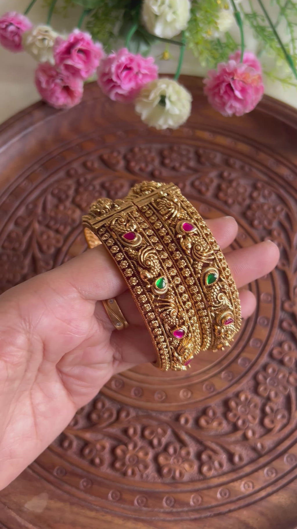 Premium Quality Antique Screw Type Gold Look Alike Bangles