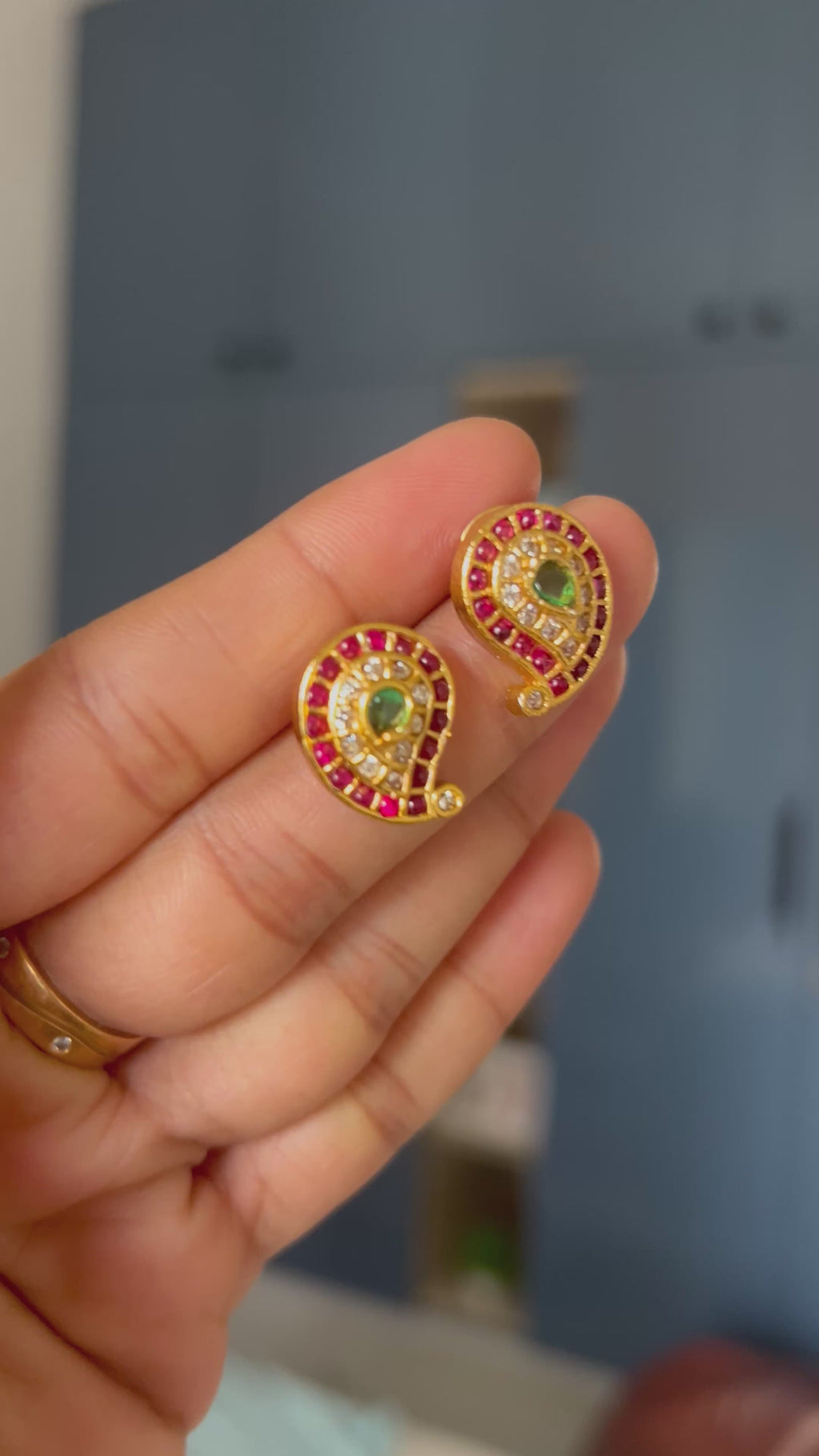 Premium Quality kempu Studs