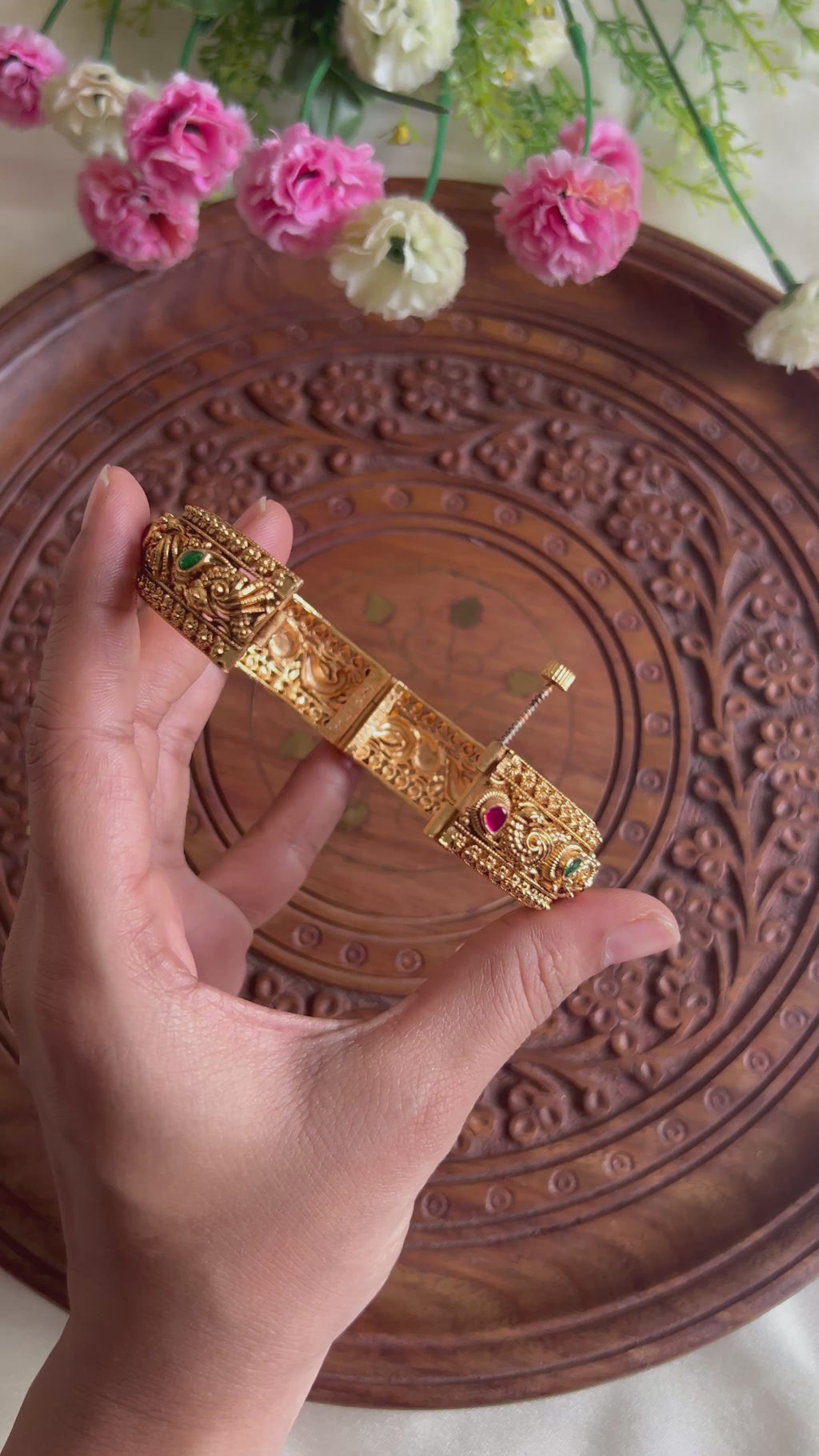 Premium Quality Antique Screw Type Gold Look Alike Bangles